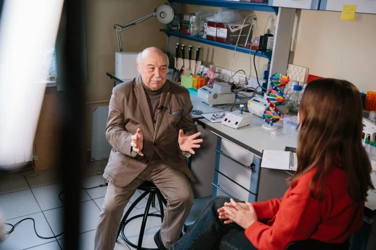 Клубки, петли и не только: как упакован геном и при чем здесь различные заболевания? Интервью с биологом Сергеем Разиным